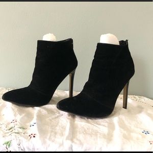 Black heeled boots
